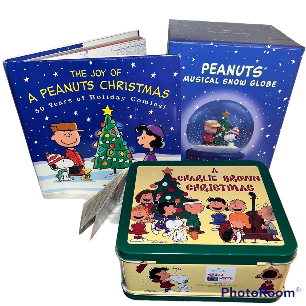 NWT Hallmark Peanuts 50th anniversary Christmas set. Snow globe,book & lunch box